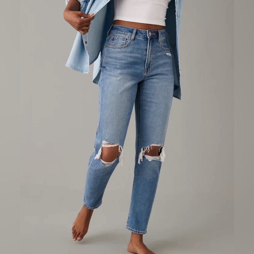 AE Ripped Mom Jean, in the color Cool Classic, Size 16, NWOT, NEVER WORN